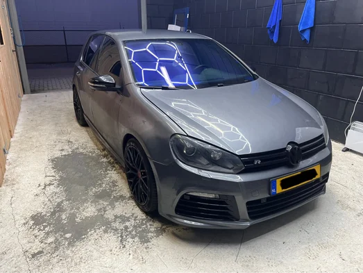 VW Golf met chameleon folie
